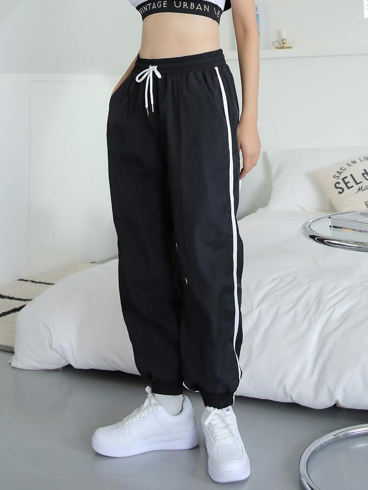 DAZY Pantalones jogger con cordón en la cintura y cinta de contraste para otoño - Negro - Añade 7