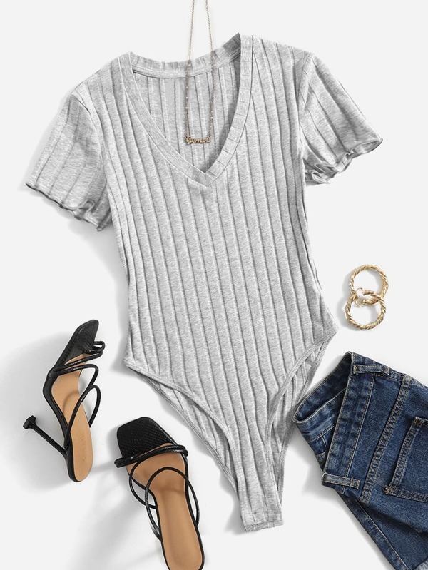 SHEIN Essnce بودي سوت صلب برباط رقبة في الصيف