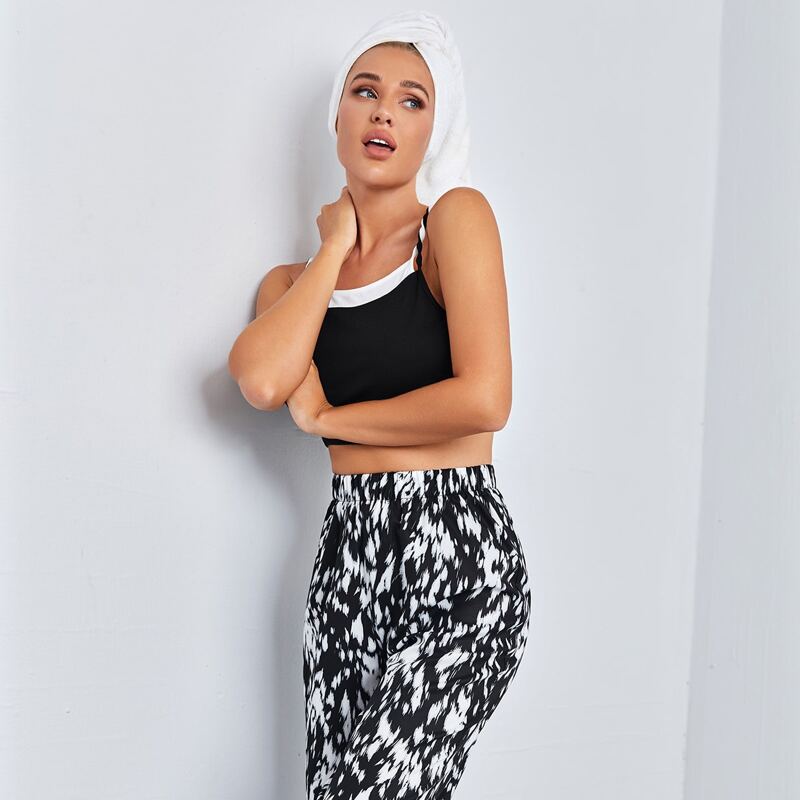 

2 In 1 Cami Top & Graphic Pants Pajama Set, Black and white