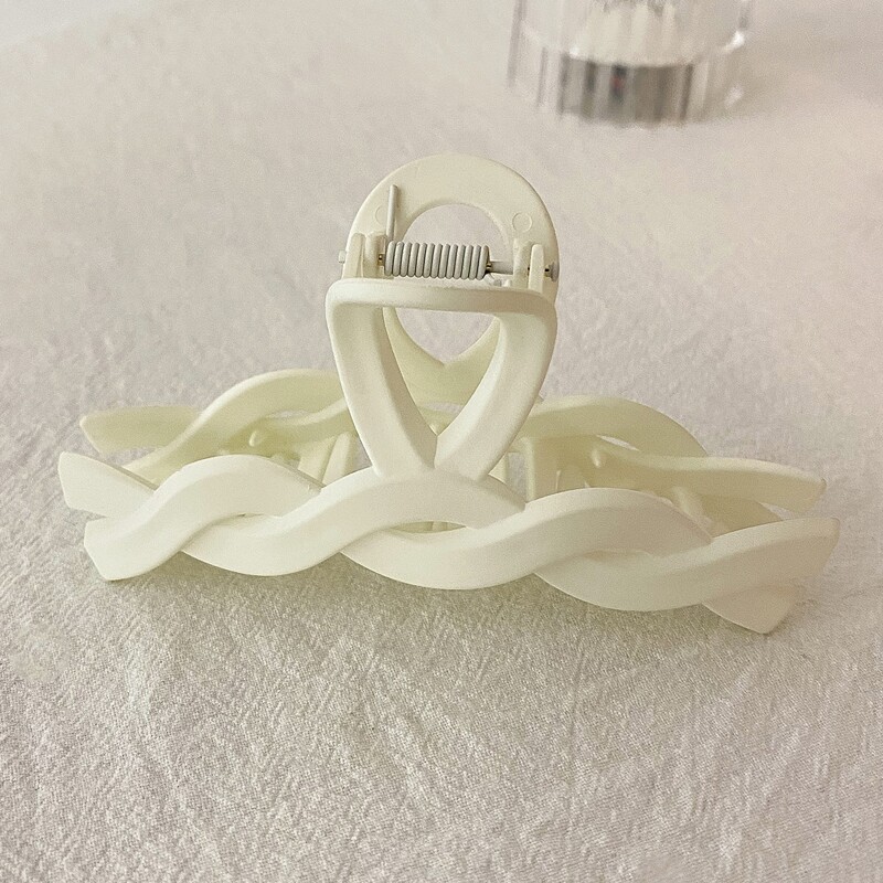

Solid Hair Claw, White