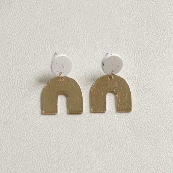 

U Drop Earrings, Gold