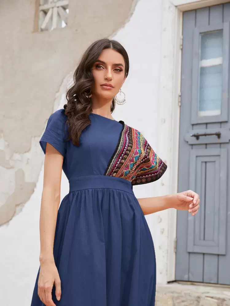 SHEIN Divindia فستان بتصميم جيو متباين - أزرق بحري - مشاهدة 5