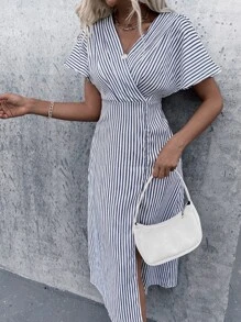 Vestido con estampado de rayas de cuello cruzado bajo con abertura - Azul y blanco - Ver 1