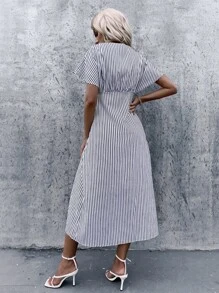 Vestido con estampado de rayas de cuello cruzado bajo con abertura - Azul y blanco - Ver 2