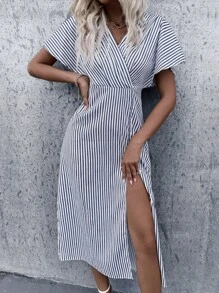 Vestido con estampado de rayas de cuello cruzado bajo con abertura - Azul y blanco - Ver 3