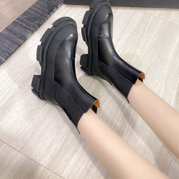 

Minimalist Platform Chelsea Boots, Black
