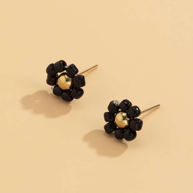

Flower Stud Earrings, Black