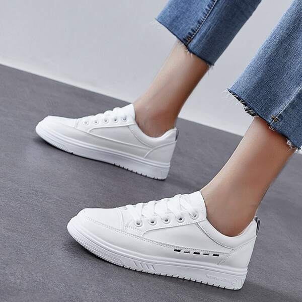 

Minimalist Letter Graphic Skate Shoes, White