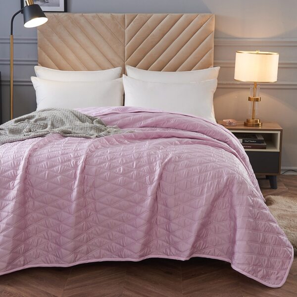 

Plain Summer Quilt, Pink
