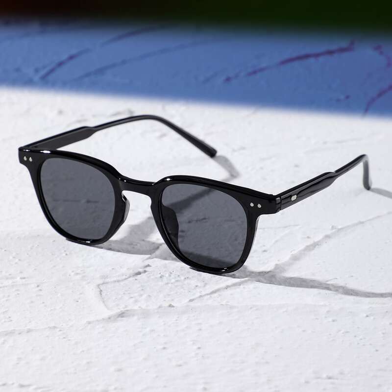 

Studded Decor Frame Sunglasses