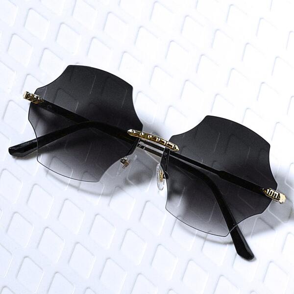 

Geometric Frame Sunglasses