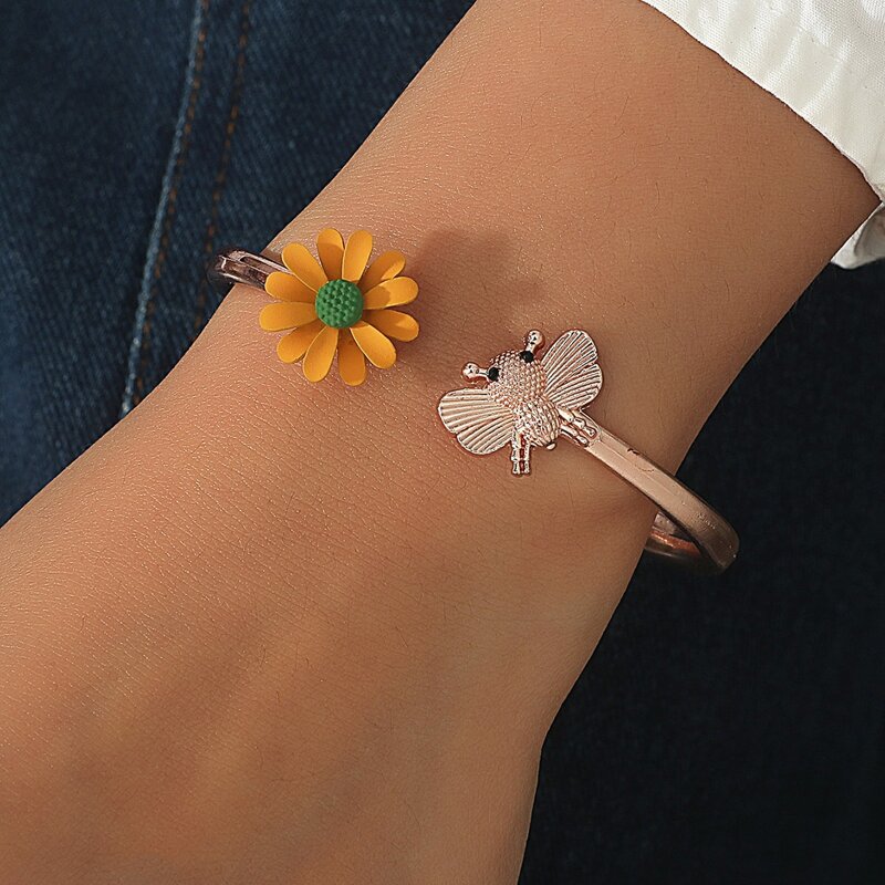 

Daisy Decor Cuff Bracelet, Gold