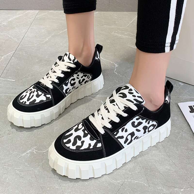 

Leopard Graphic Lace Up Front Casual Shoes, Black and white