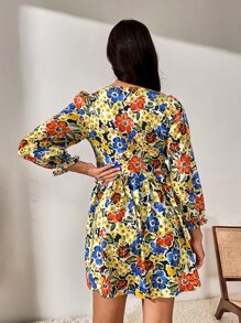 SHEIN Unity V領印花荷葉袖A字洋裝 - 彩色 - 查看 2