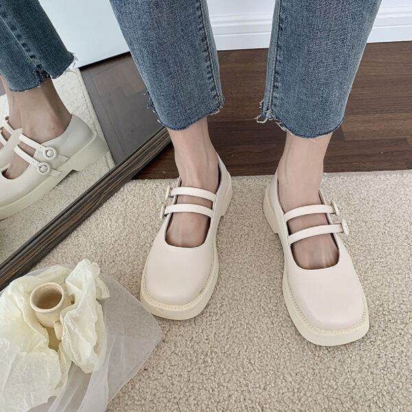 

Minimalist Buckle Detail Heeled Mary Janes, Beige