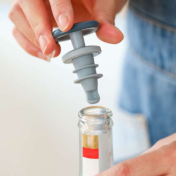 

2pcs Silicone Wine Stopper, Baby blue