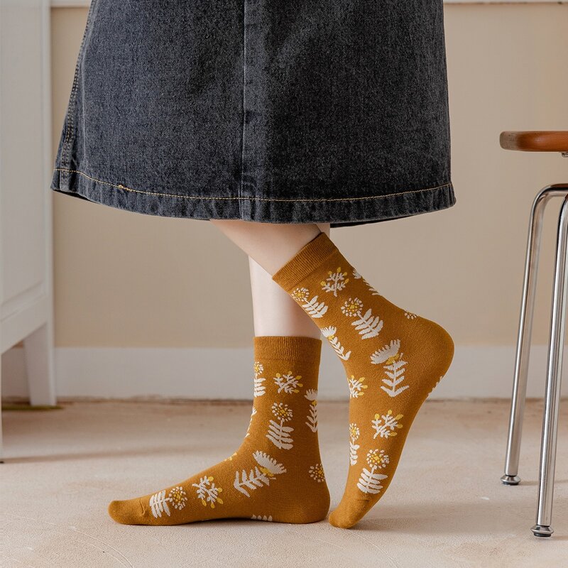 

Flower Pattern Crew Socks, Camel