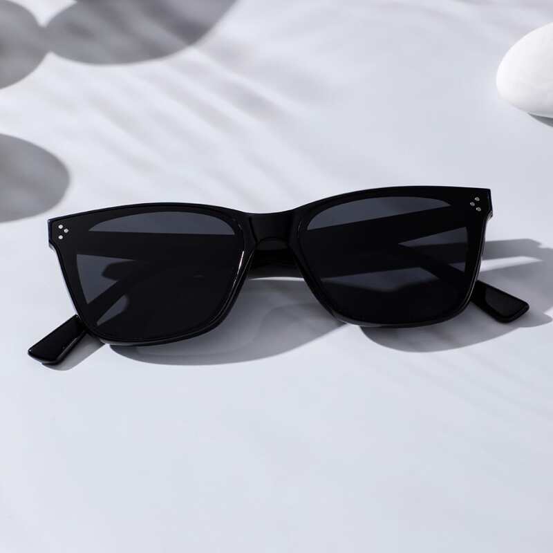 

Studded Decor Frame Sunglasses