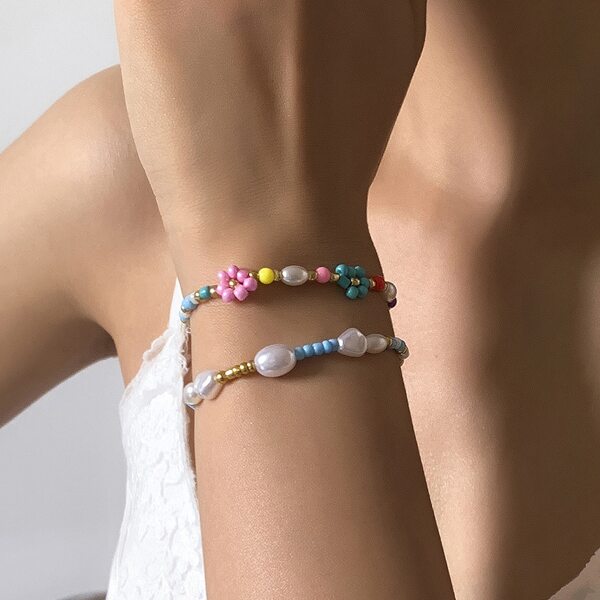 

2pcs Faux Pearl & Flower Decor Beaded Bracelet, Multicolor