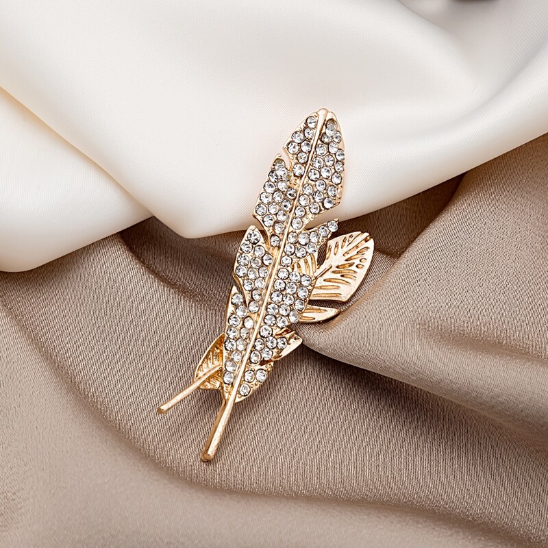 

Rhinestone Decor Brooch, Gold