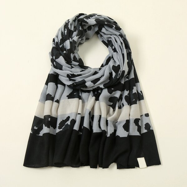 

Leopard Pattern Scarf, Grey