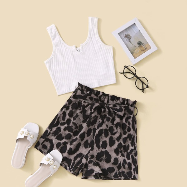 

Girls Notch Neck Tank Top & Paperbag Waist Belted Leopard Shorts Set, Multicolor