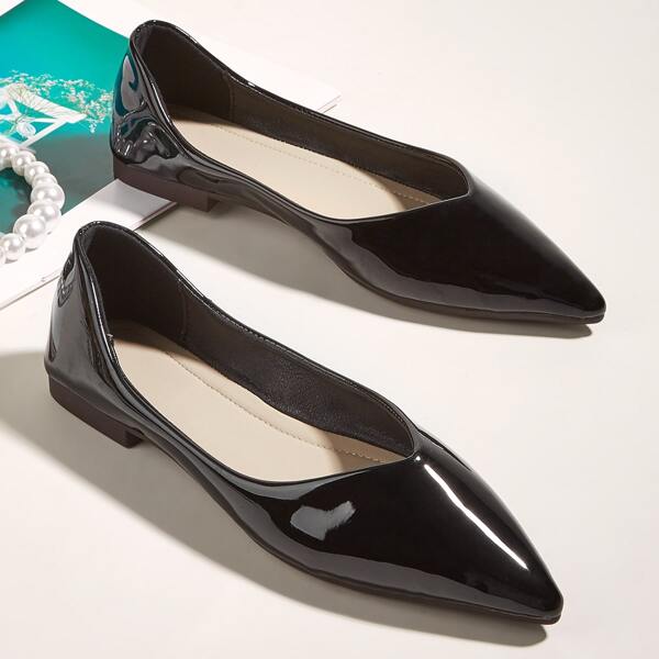 

Minimalist Point Toe Ballet Flats, Black