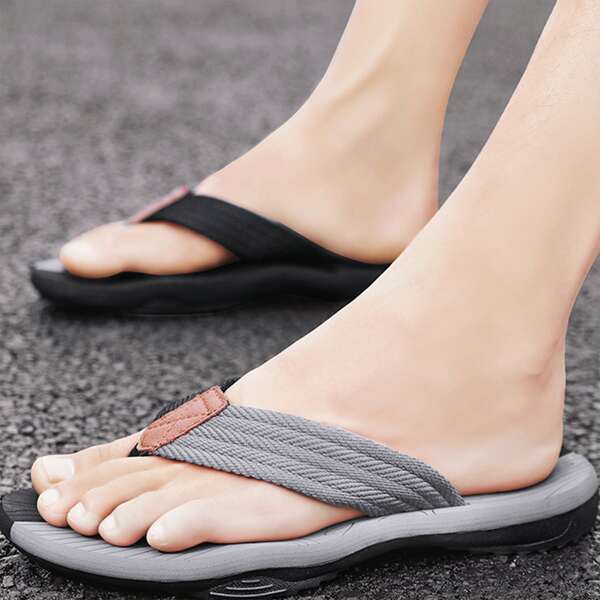 

Men Colorblock Flip-Flops, Multicolor