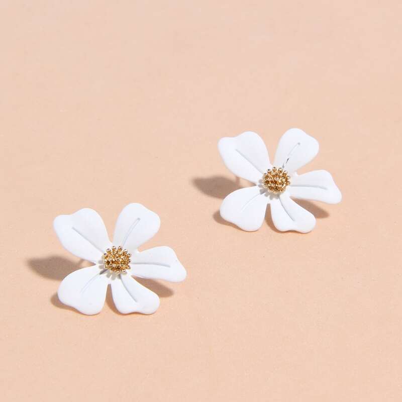 

Floral Decor Stud Earrings, White
