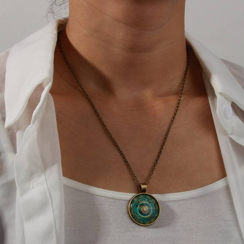

Flower Graphic Pendant Necklace, Baby blue