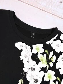 Camiseta con estampado floral de manga corta - Negro - Ver 5