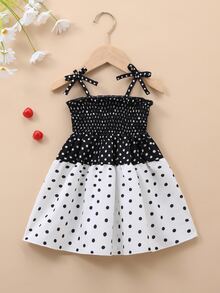 嬰兒波卡圓點撞色打褶肩上打結吊帶洋裝 - 黑與白 - 查看 2