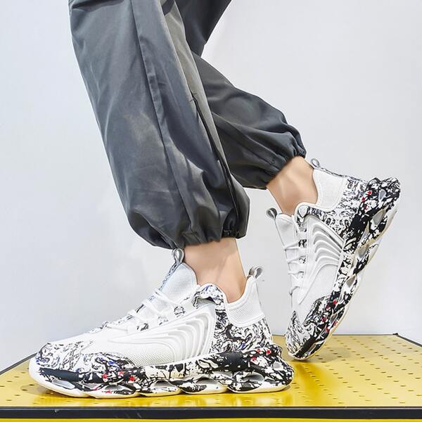 

Men Colorblock Textured Chunky Sneakers, White