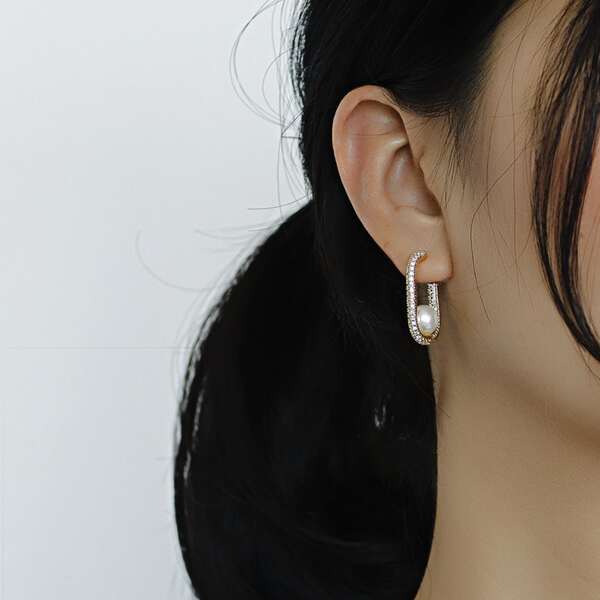 

18K Gold Plated Faux Pearl Decor Cuff Hoop Earrings