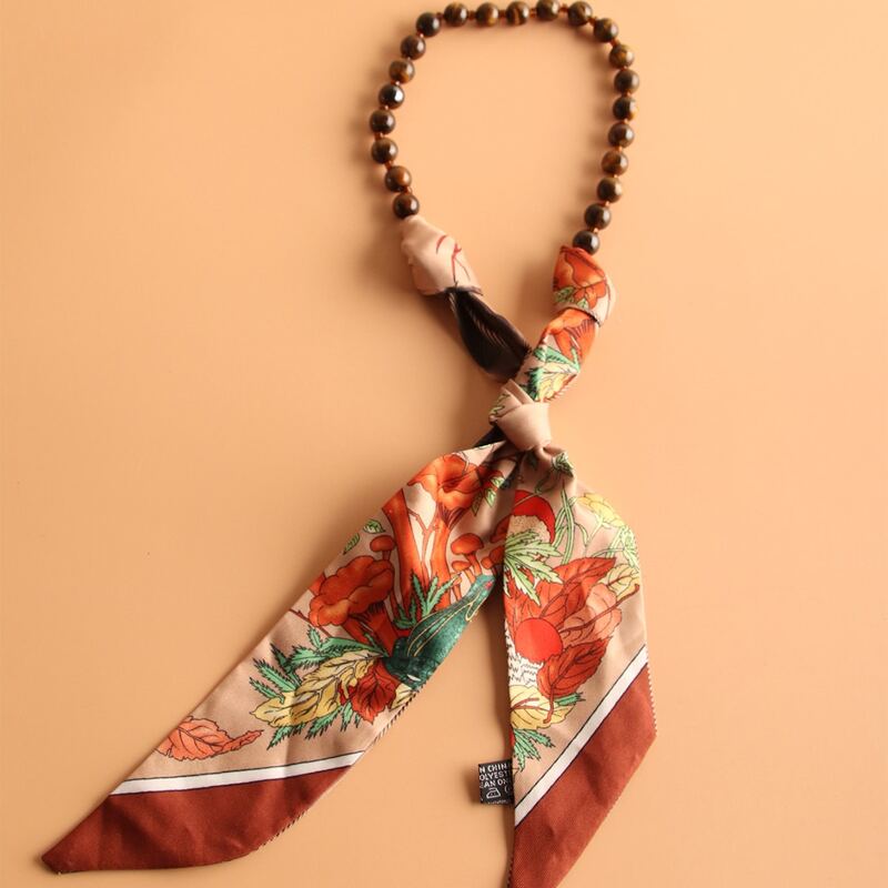 

Leaf Graphic Beaded Necklace, Brown
