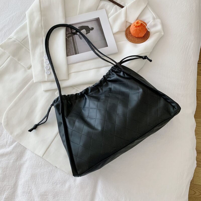 

Minimalist Shoulder Bag, Black