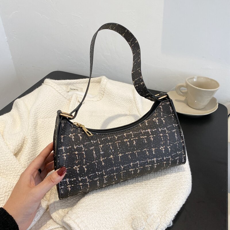

Simple Baguette Bag, Black