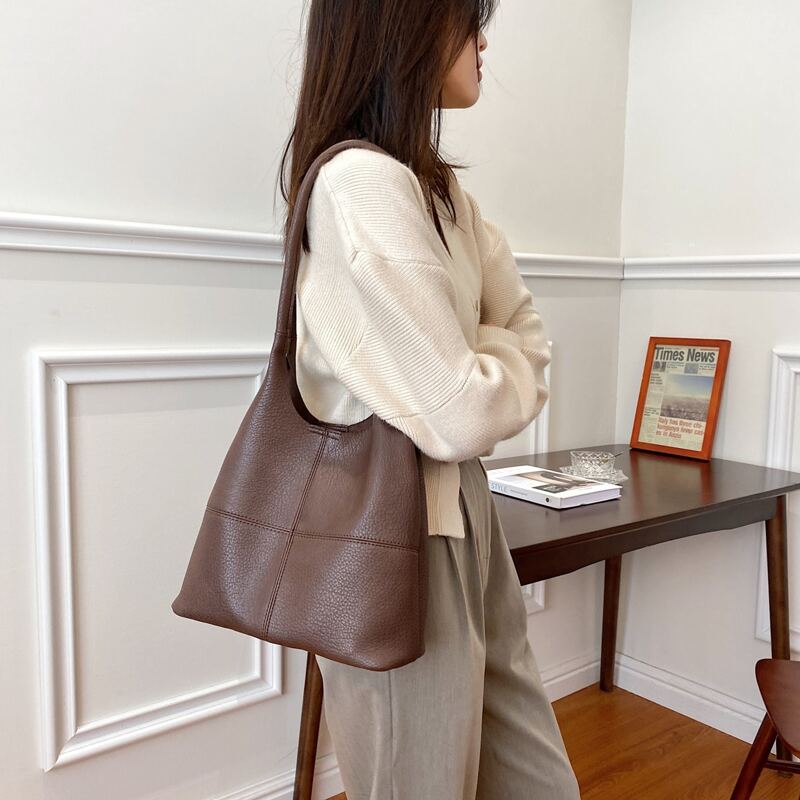 

Minimalist Shoulder Bag, Coffee brown