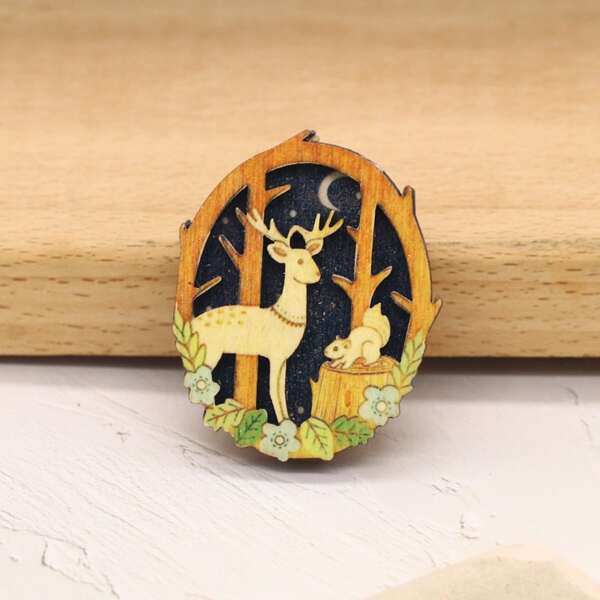 

Leaf & Animal Design Brooch, Multicolor