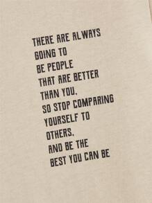 Manfinity RebelGame Hombres Camiseta con estampado de slogan - Caqui - Ver 3