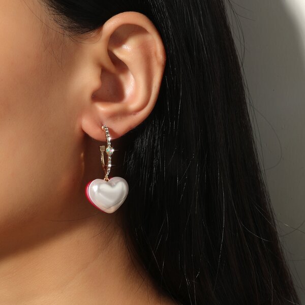 

Heart Design Mismatched Earrings, Gold