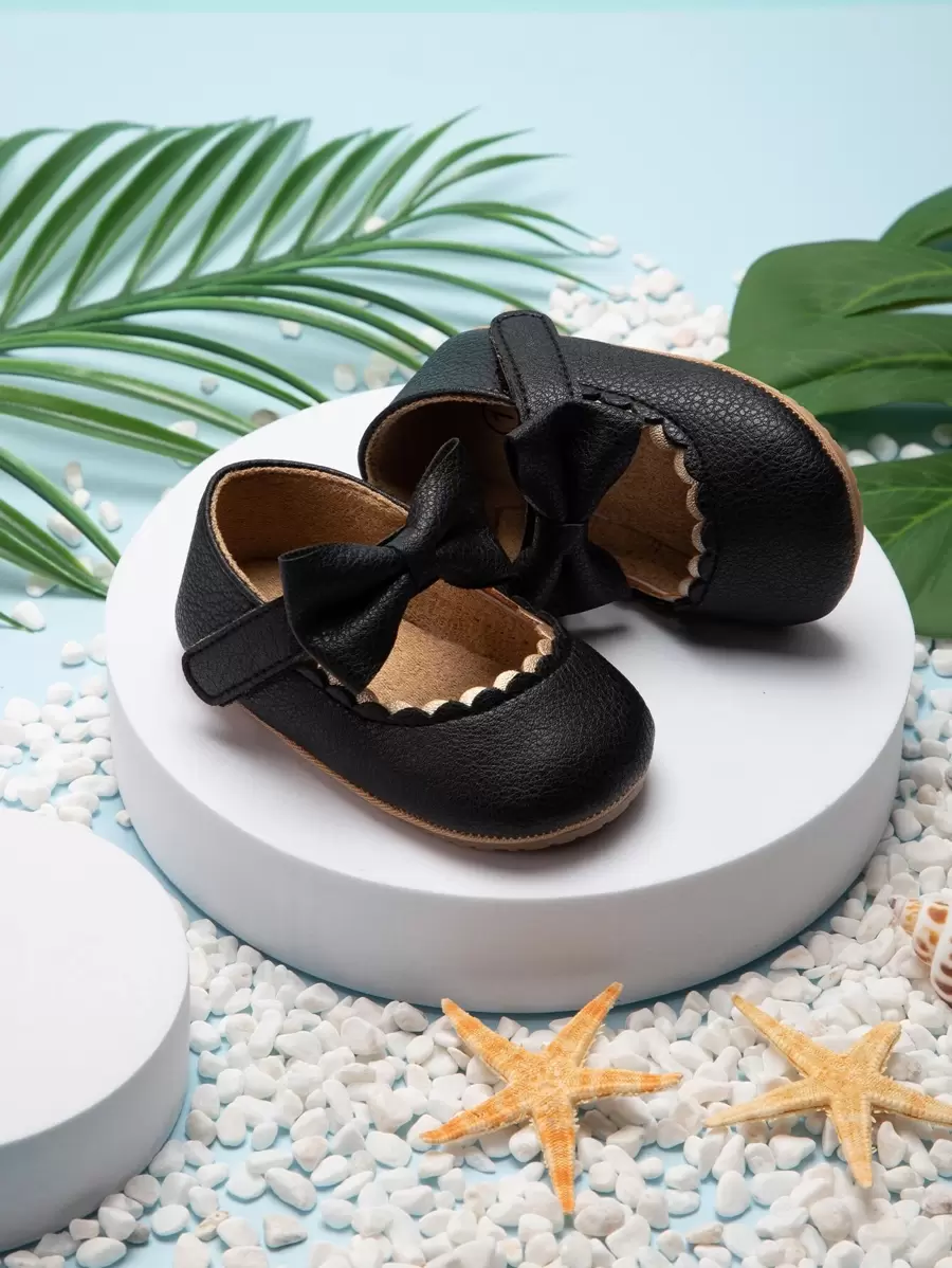 Bebé Mary janes con diseño de lazo en abanico con diseño