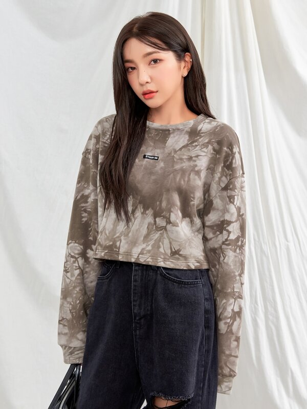 DAZY Letter Patched Tie Dye Crop Sweatshirt