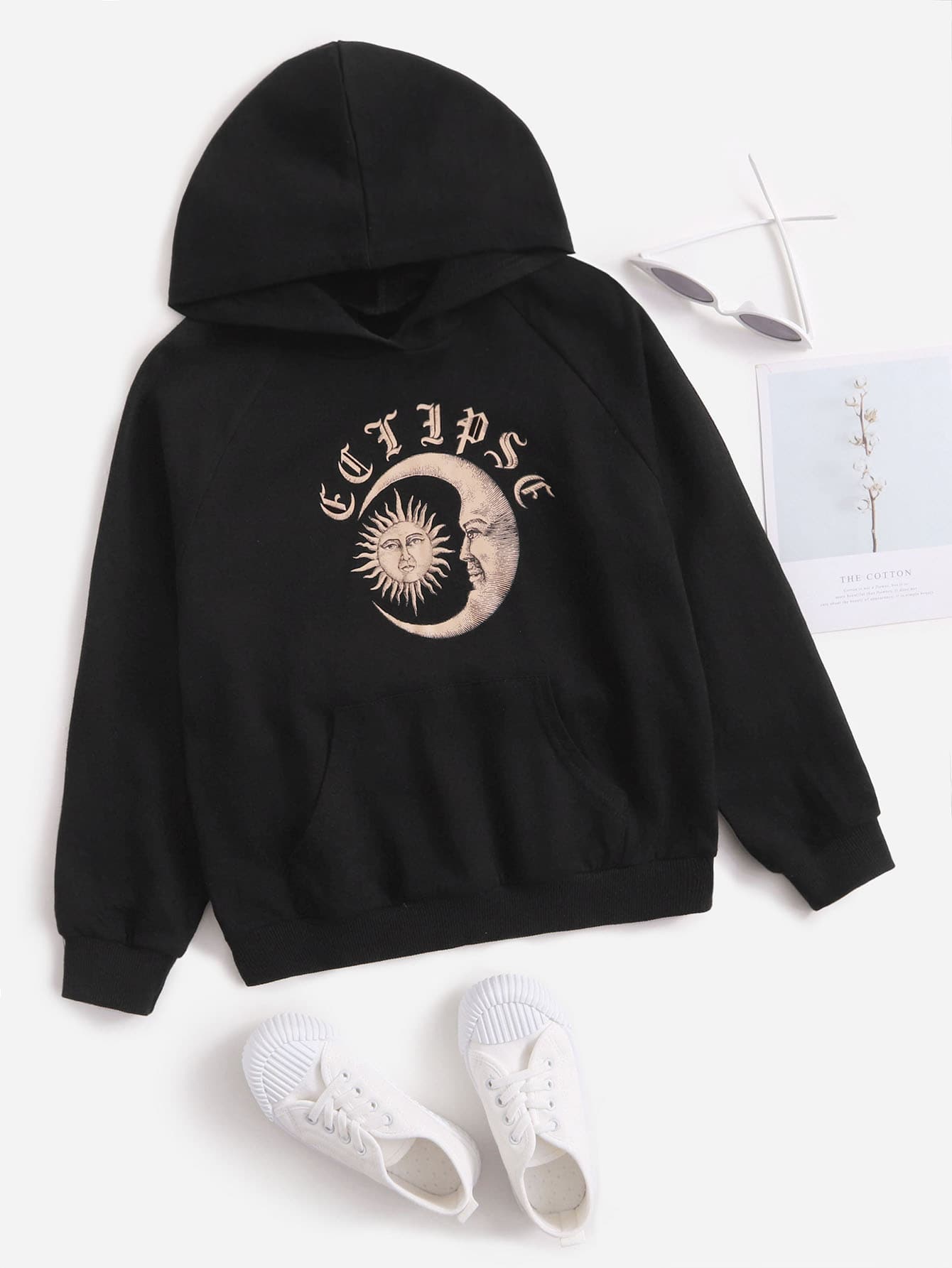 SHEIN Tween Girl Sun And Moon Print Raglan Sleeve Kangaroo Pocket Sweatshirt - Black - View 1