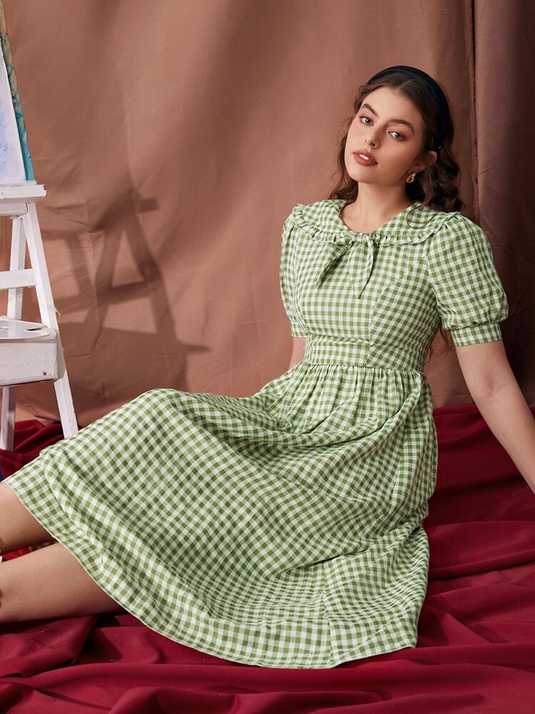green dress peter pan collar Vintage Peter Pan collar dress
