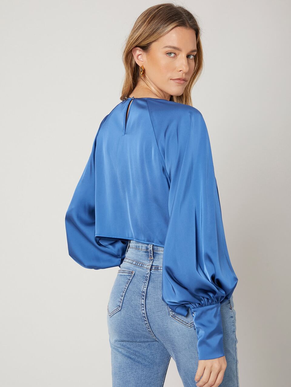 MOTF LANTERN SLEEVE CROP TOP