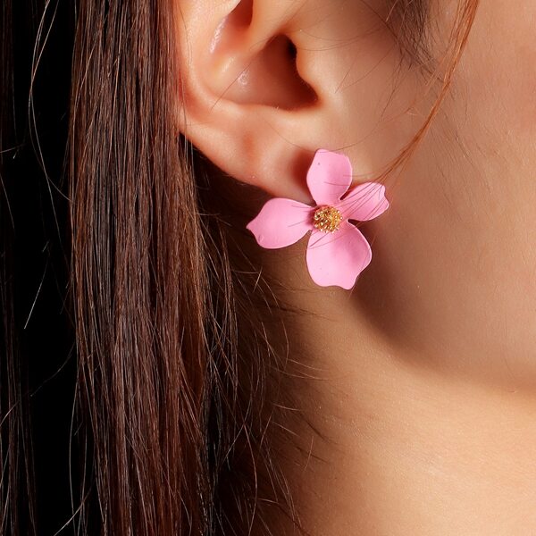

Flower Design Stud Earrings, Pink