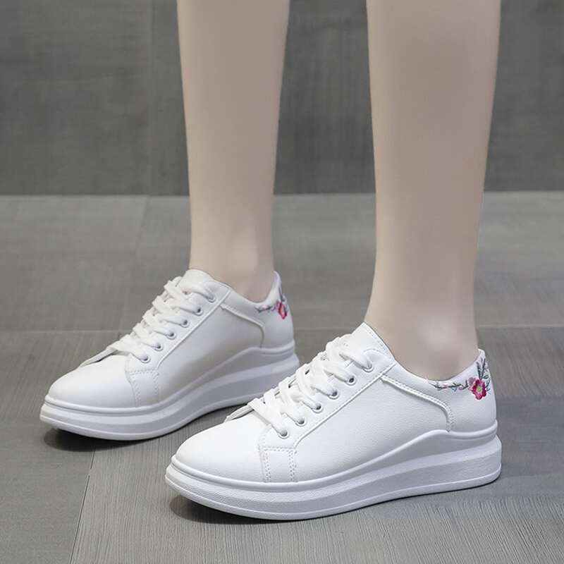 

Low-top Floral Embroidery Skate Shoes, White