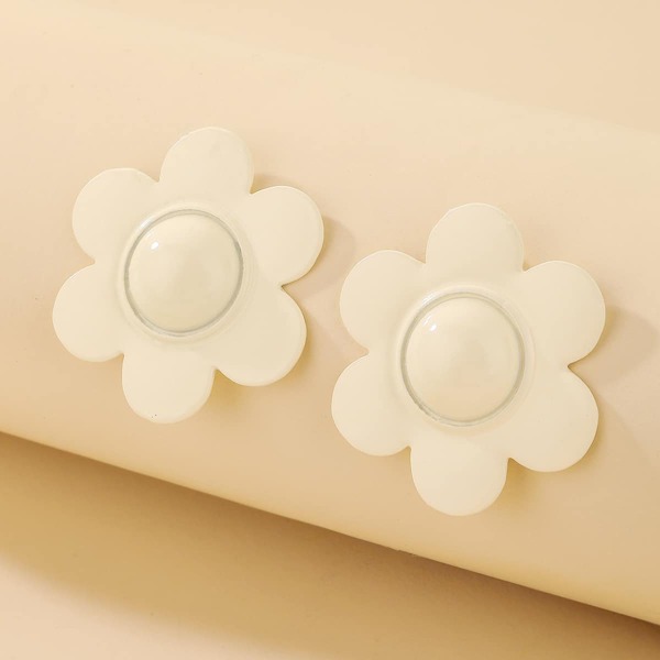 

Flower Decor Stud Earrings, White