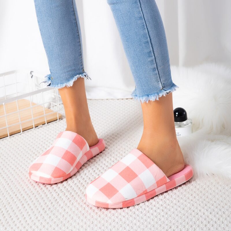 

Plaid Pattern Round Toe Home Slippers, Pink